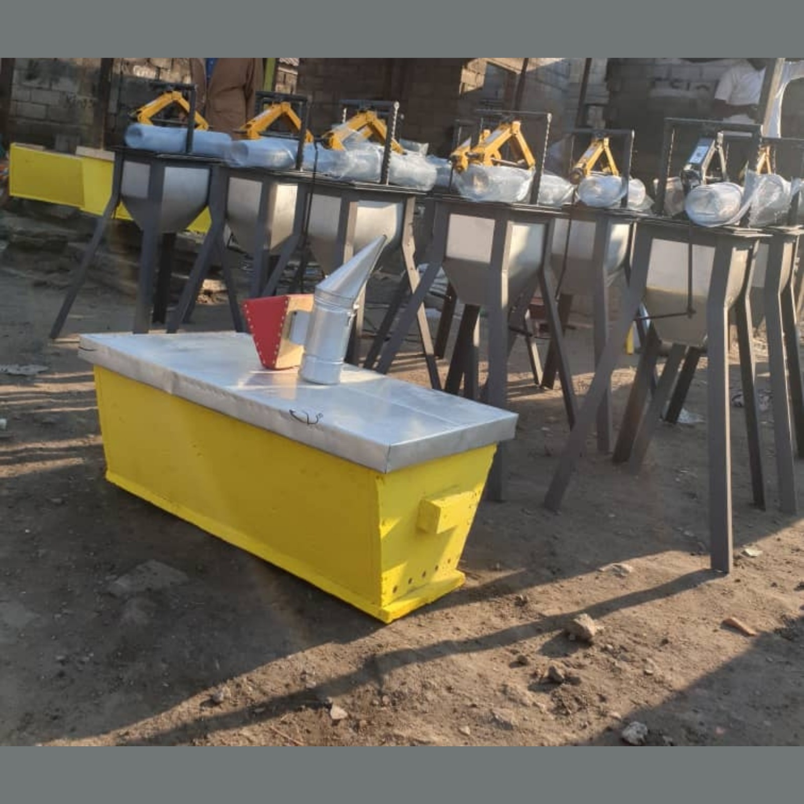 Optimize your honey harvesting operations with the BeeMaster Commercial Top Bar Hive. Designed for high-yield honey production and easier colony management, this heavy-duty horizontal hive setup features a weather-resistant protective lid, integrated hive vents, and an ergonomic structure that simplifies inspections while minimizing colony stress.