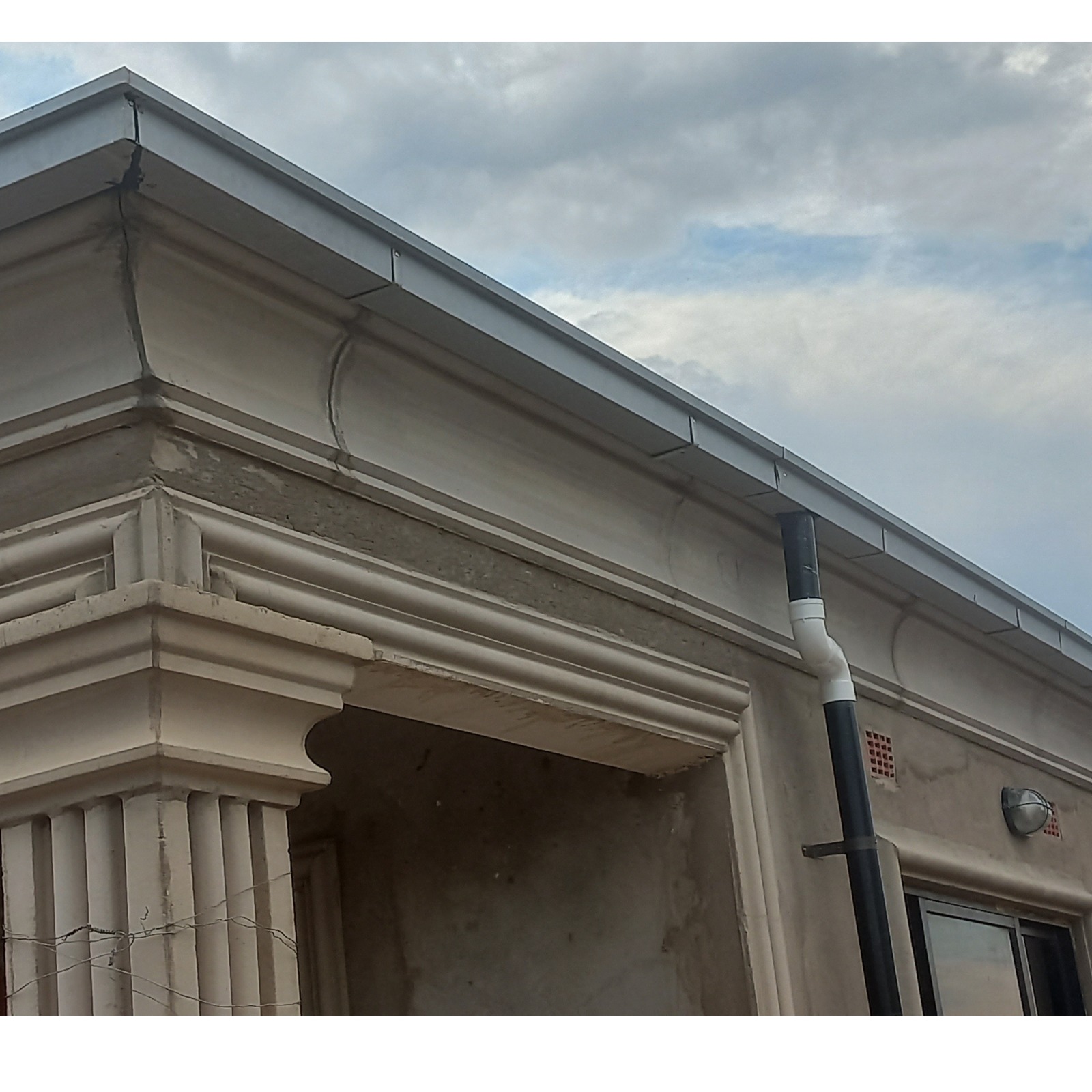 A high-quality aluminum roof gutter system designed to efficiently collect and channel rainwater, protecting buildings from water damage while maintaining a clean and modern appearance.