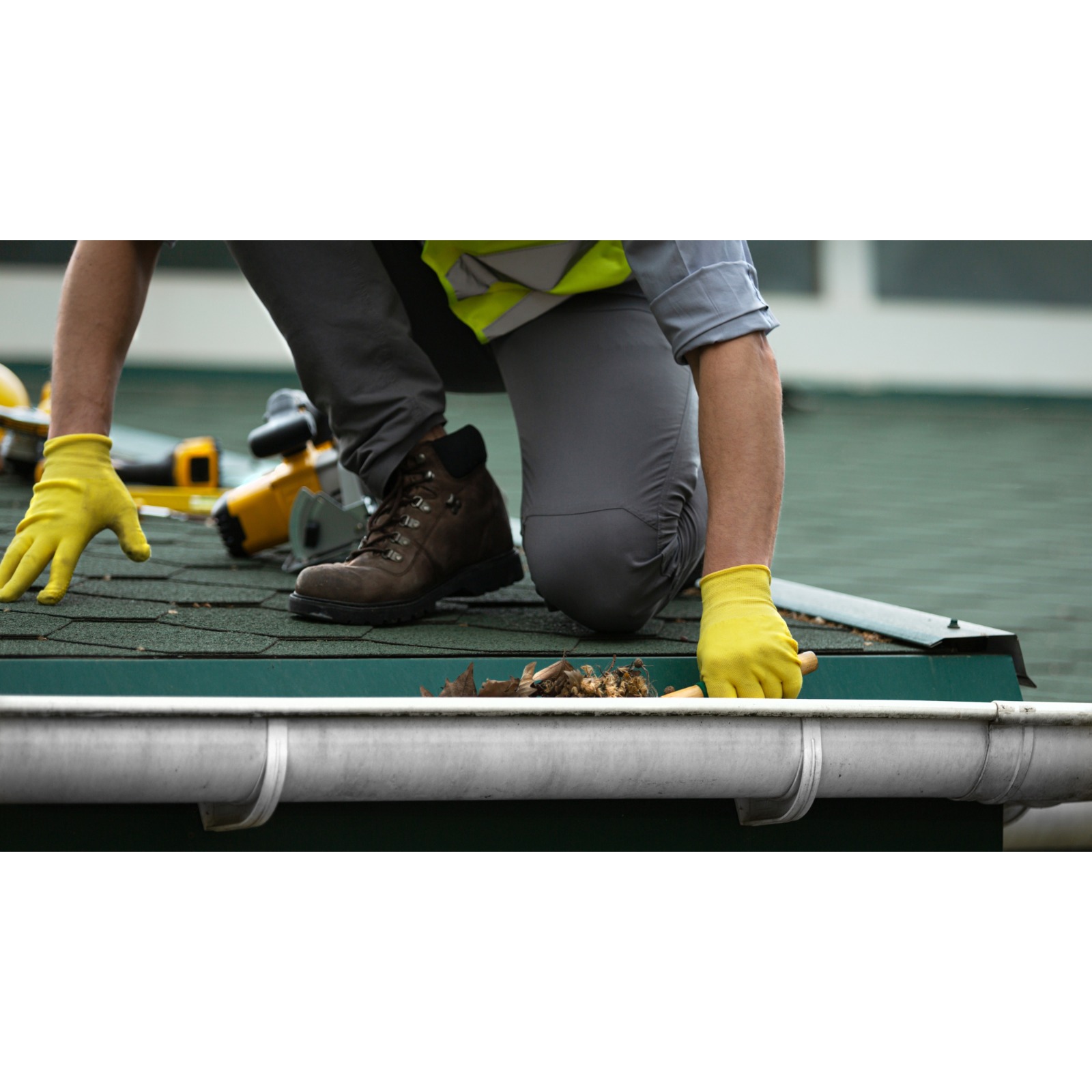 Keep your drainage systems flawless with our Ergonomic Gutter Cleaning Tool. Designed for maximum efficiency and safety, this durable scoop easily removes leaves, debris, and muck from standard gutters, preventing water damage and costly roof repairs. Perfect for DIY homeowners and professional contractors alike.