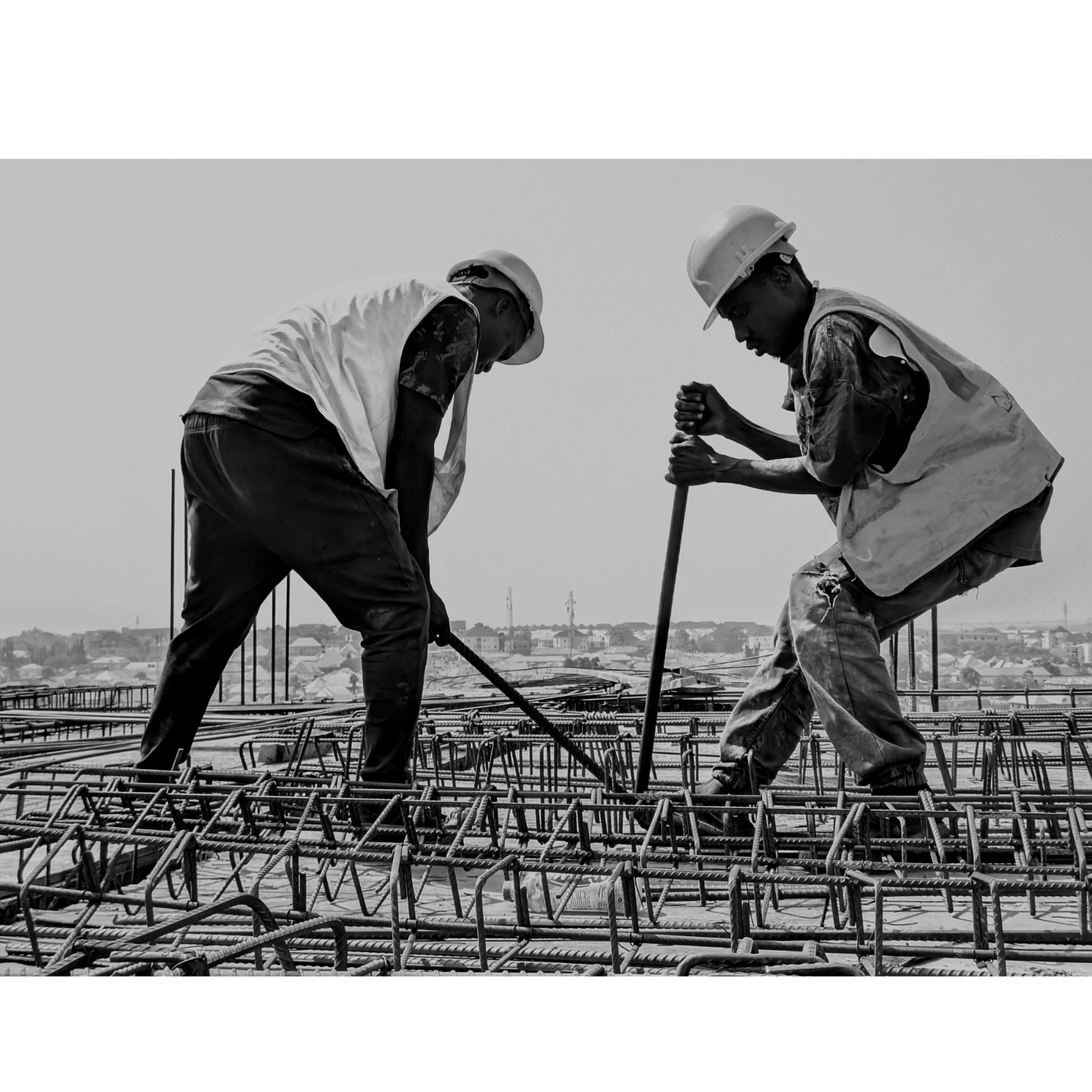 Master your concrete reinforcement projects with our heavy-duty Rebar Bending and Tying Tool. Engineered for high-tensile construction steel, this manual crowbar-style bending iron provides the extreme leverage needed to shape, align, and position thick iron rebars quickly and with minimal physical strain